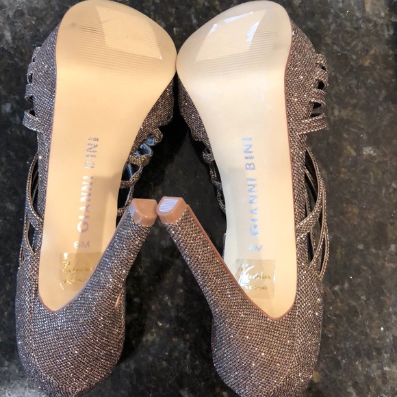 NEW Gianni Bini Dark Champagne Strappy Sandals - Picture 5 of 7